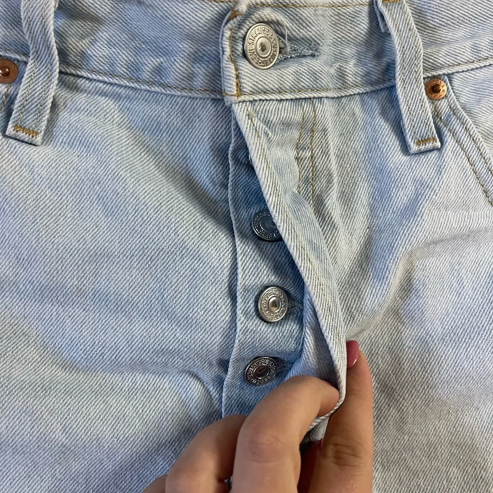 Levis 501 Shorts - Picture 2 of 4